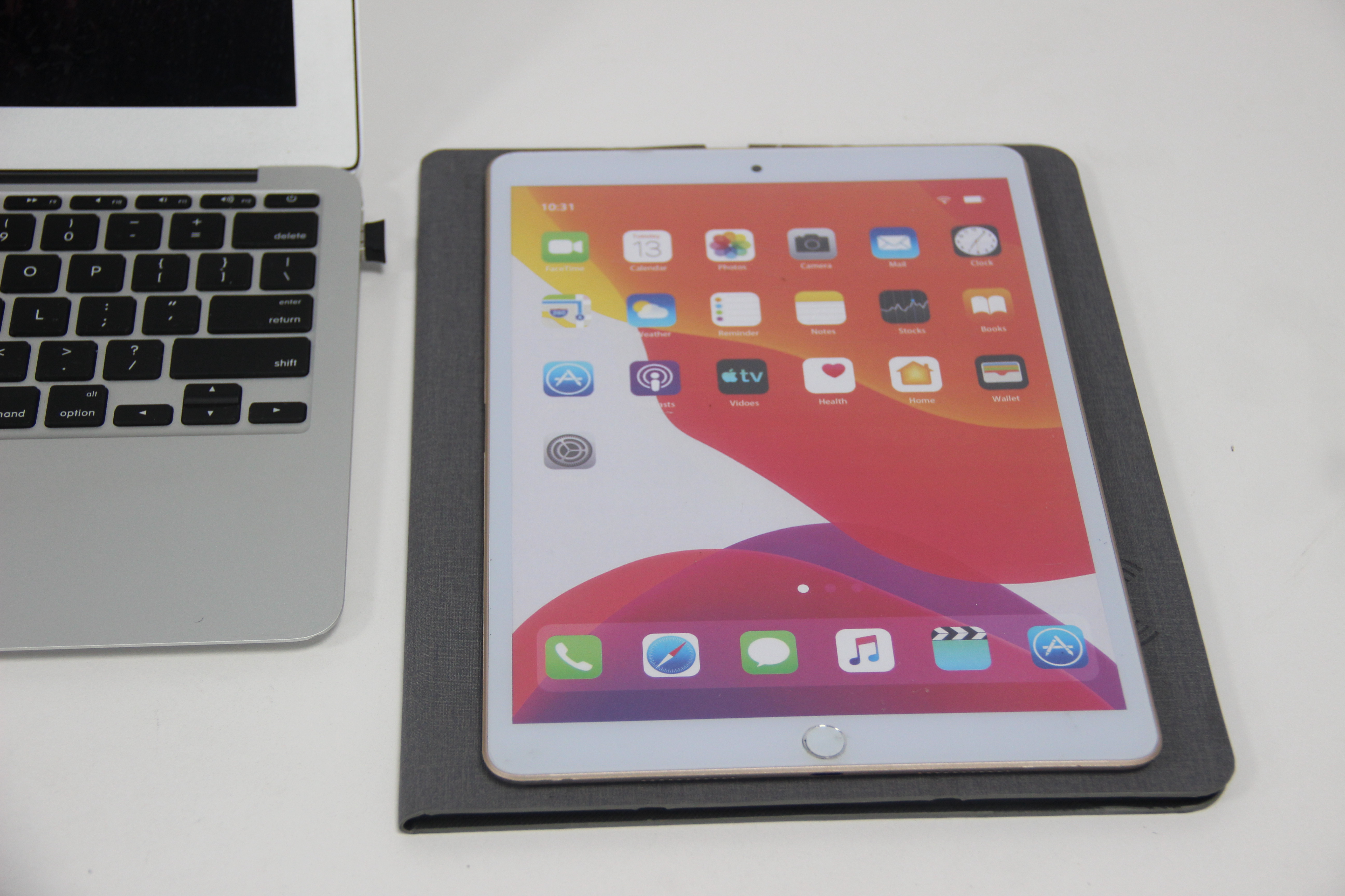 Foldable Nontoxic Mouse Pad With Phone Holder , 10W Mouse Pad Charging Station