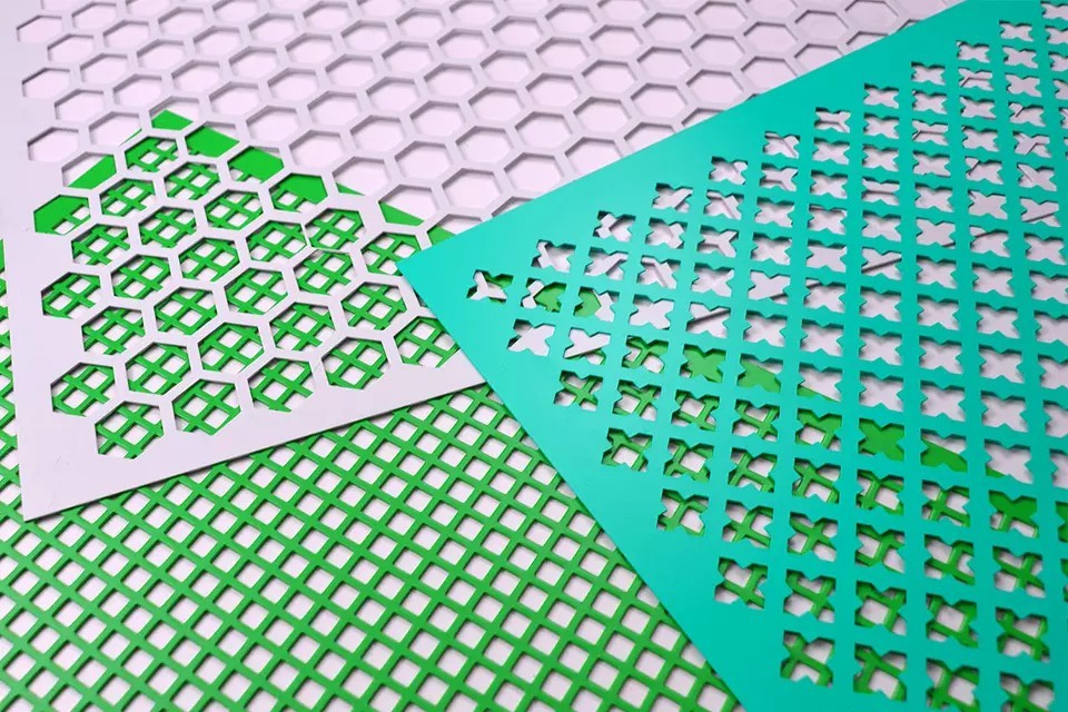 Low Carbon Steel Aluminum Stainless Steel Punching Hole Decorative Perforated Metal Mesh Sheet Plate For Fencing
