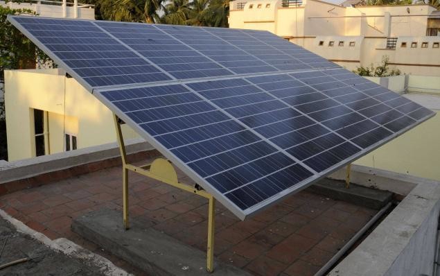 LCD Display Domestic Solar Power Systems With AC / DC Circuit Breakers
