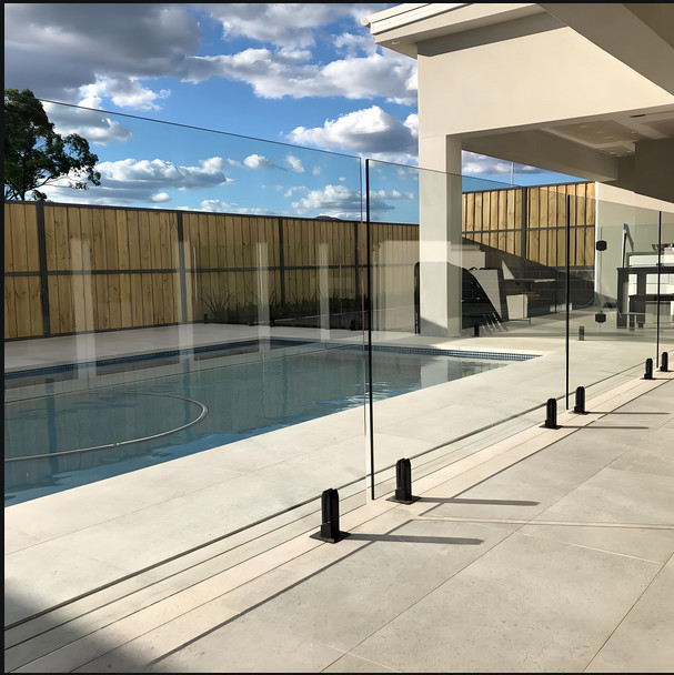 Anti Rust Stainless Steel And Glass Balcony Railings Fencing UV Resistant Outdoor