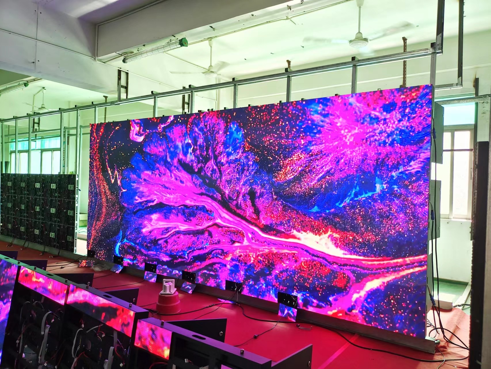 Fine Pitch Led Display 1000CD/SQM Brightness SMD2121 Lamp Type 427186dots/m2 Density for Resolution Display