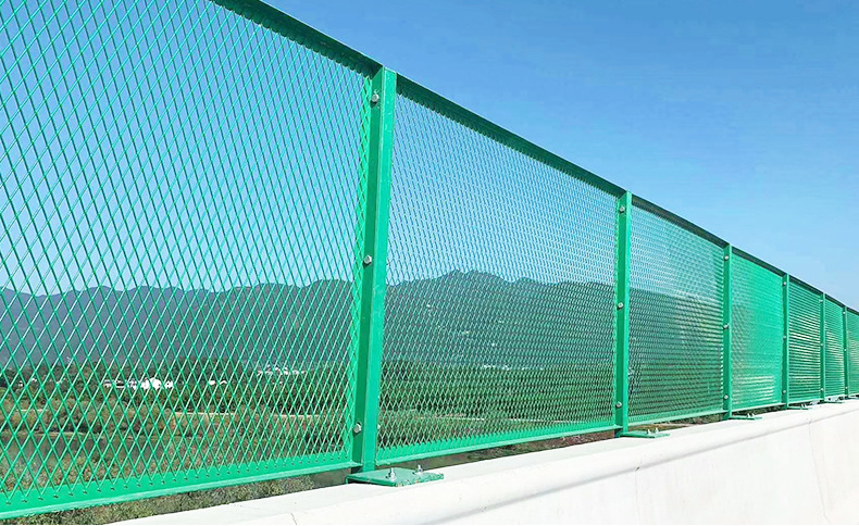 Customized Stainless Steel Barbed Wire Fence for Durable Metal Welded Wire Mesh Panel