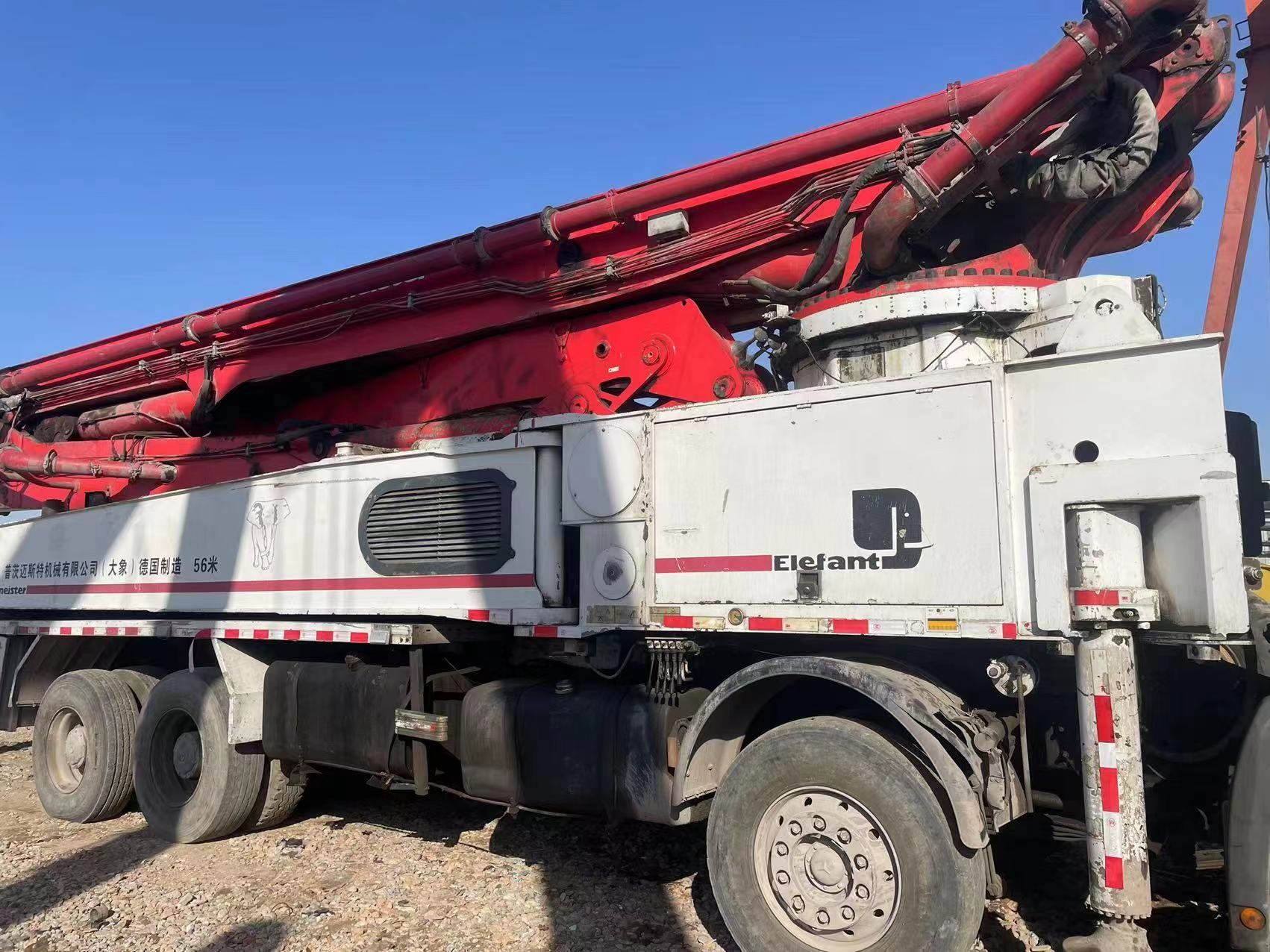 Used Concrete Pump Putzmeister 56-5 Meter With BENZ Chassis 8×4