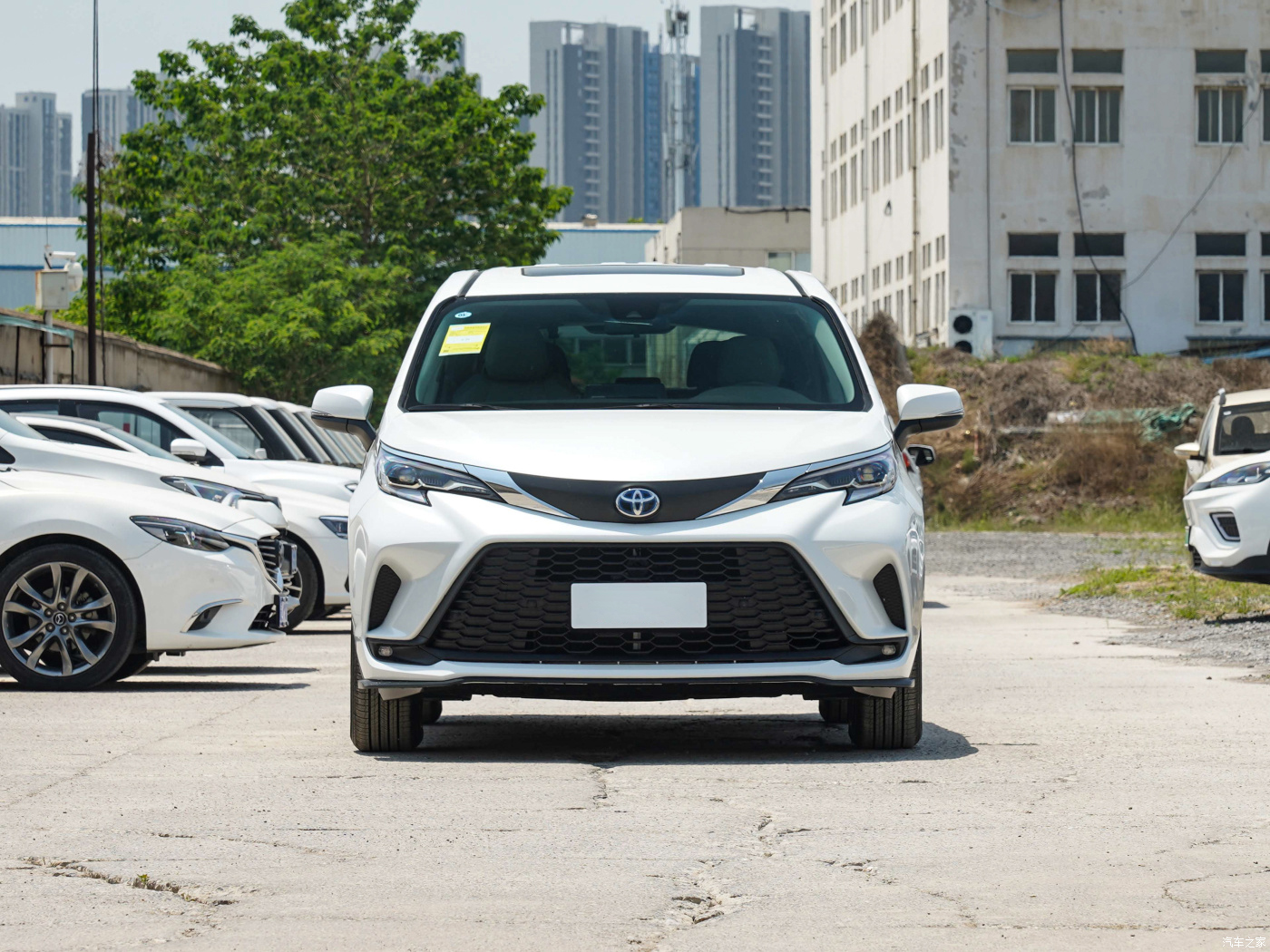 Electric MPV 7-Seater Hybrid SUV Minivan with Driver's Seat Adjustment Electric and Front disc Rear dsic Brake System