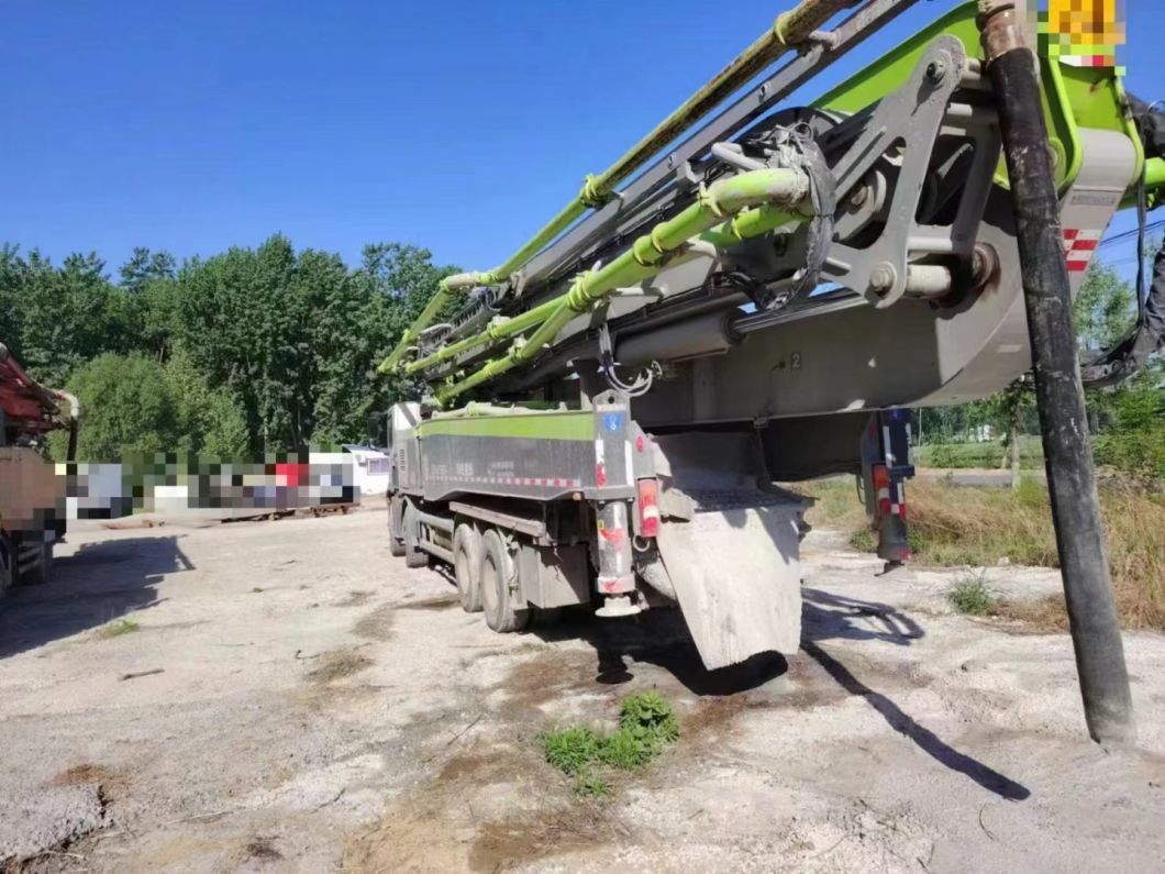 The Zoomlion 62-Meter Concrete Pump Truck Used for Sale Uses a Mercedes-Benz Chassis
