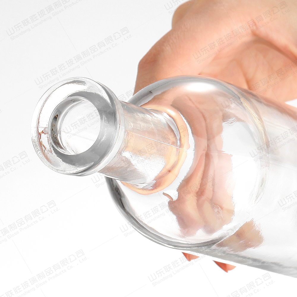 Healthy Lead Free Glass Bottles Bespoke 500ml 700ml 750ml For Brandy Vodka Rum