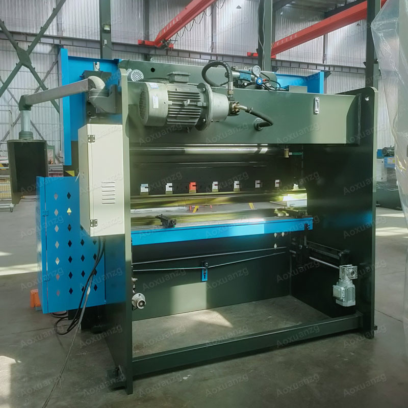High-precision Hydraulic CNC Press Brake - Max. Bending Thickness 3mm Stainless Steel