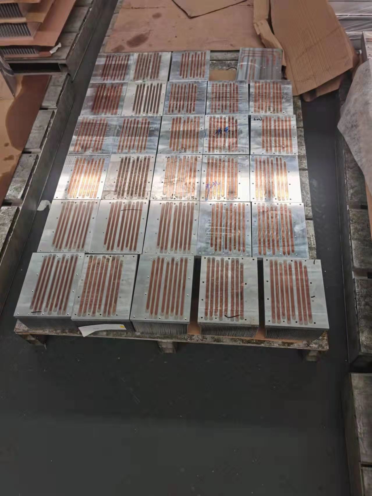 Custom Copper Skived Fins Aluminum Heat Pipe Heatsink With CNC Process