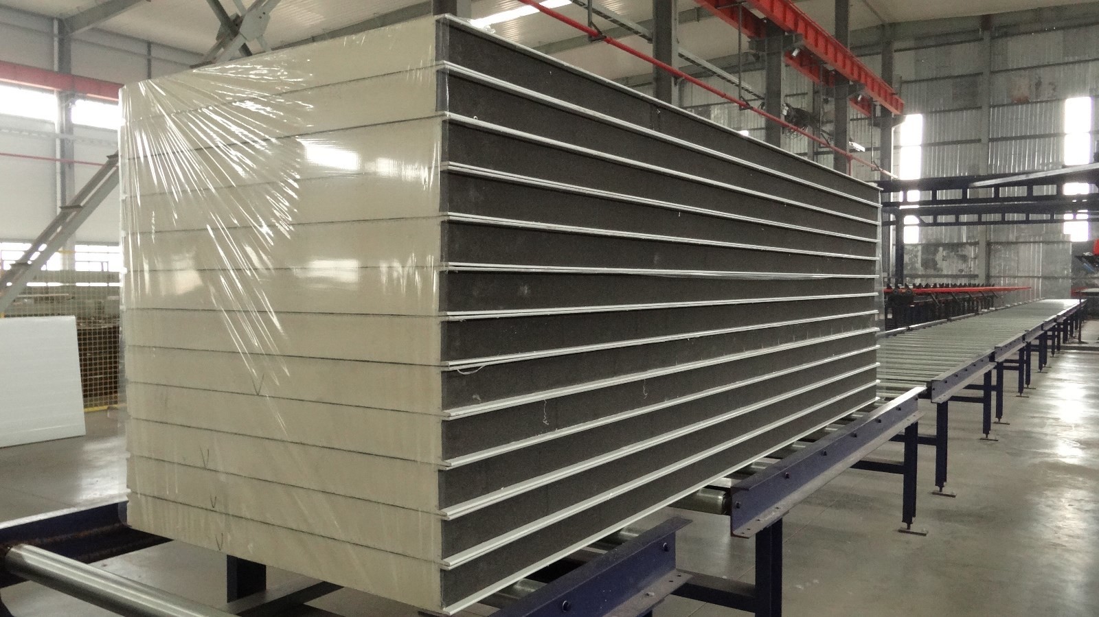 Fireproof White Sandwich Insulated Panel For Mobile Living Container House