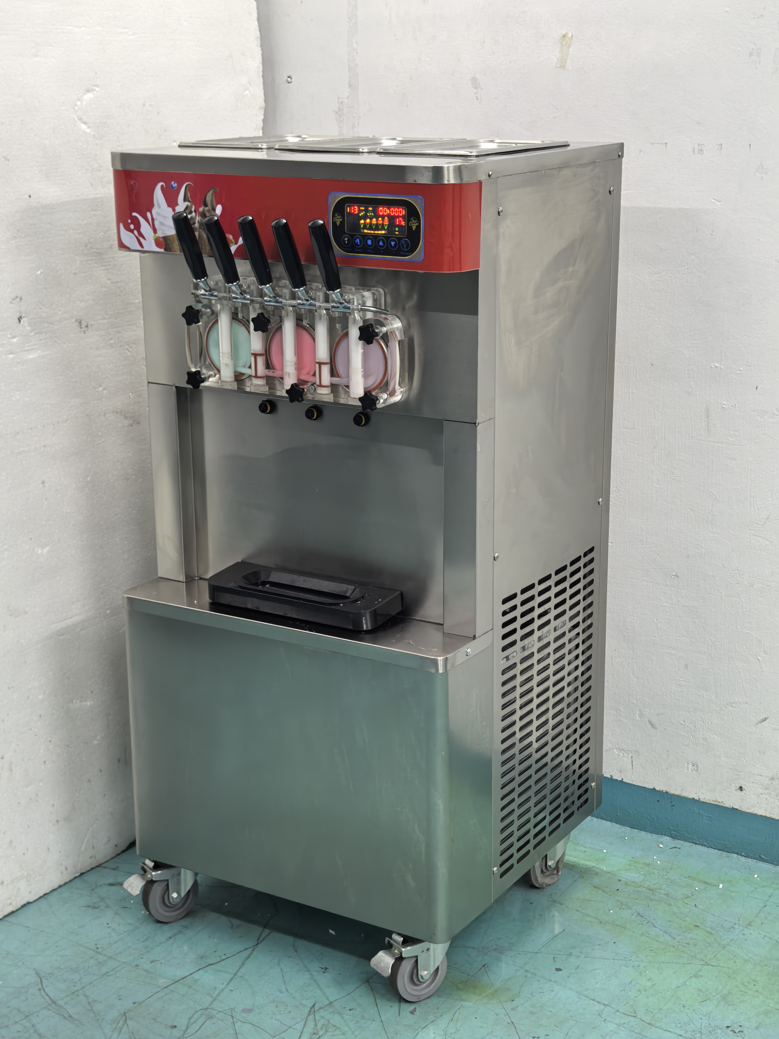 High Capacity Soft Serve Icecream Machine 5 Flavors Automatic Ice Cream Maker for Business Material Cylinder Capacity 7LX3 1.8LX3