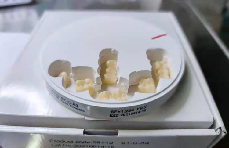 CE Manual Zirconia Blank Zirconia Cad Cam Blocks ST White