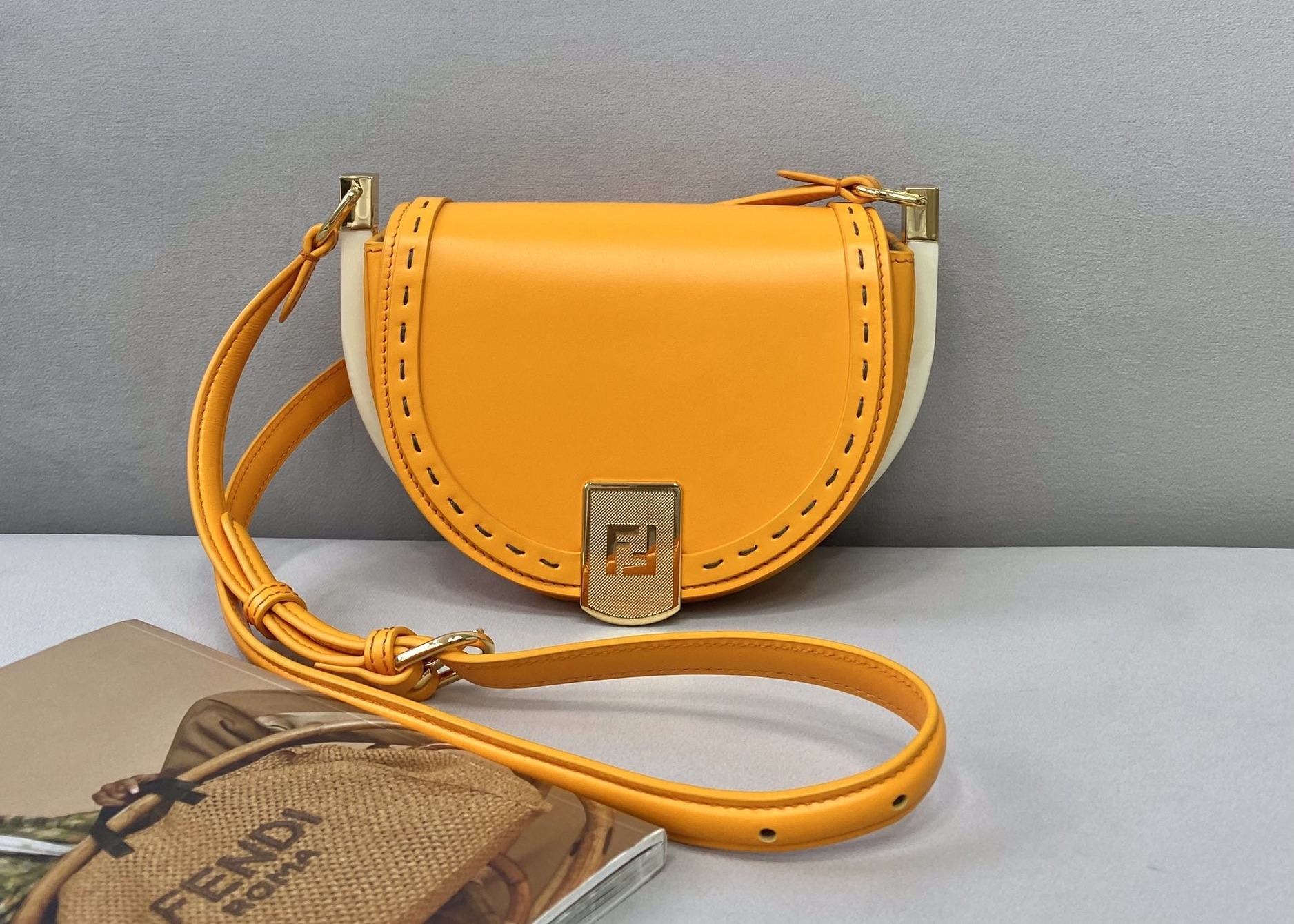 2021 Newest Saddle Bag Half-Moon-Shaped Luxury Cross-Body Bag Lock design bag genunie leather cross-body bag