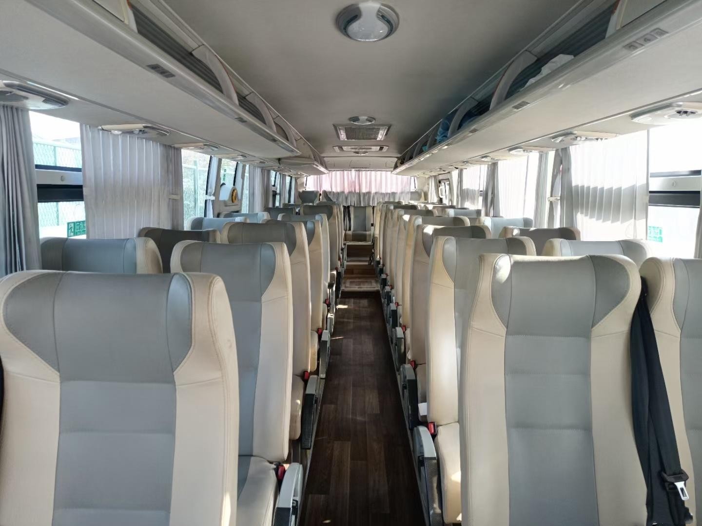 Second Hand Tour Zhongtong Bus Yuchai Engine LCK6100 Air Bag Suspension 46seats