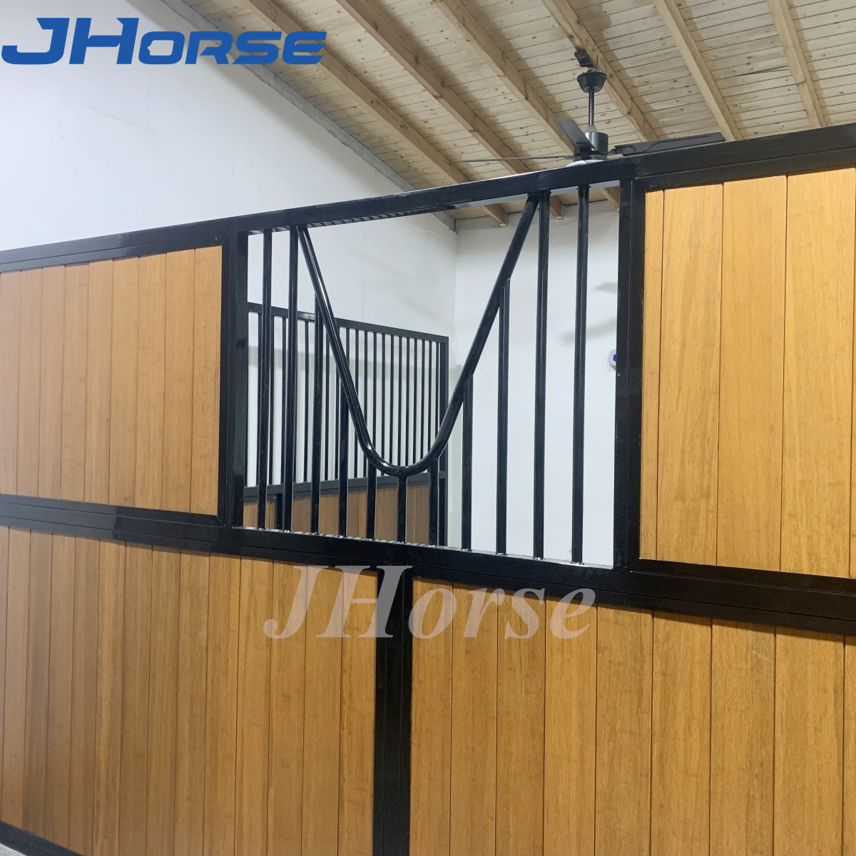 California Beautiful Steel European Horse Stalls Stables Barns 3.8m High Strength