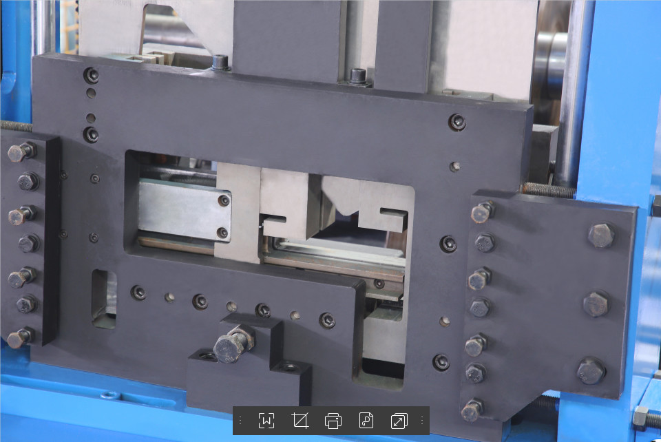 Thickness 1.5mm CZ Purlin Roll Forming Machine With Cr12Mov Cutter