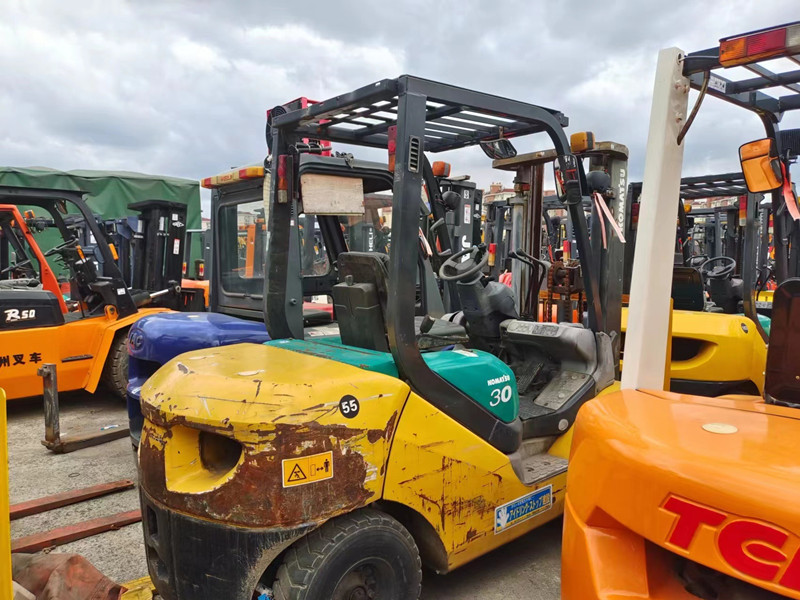 Second Hand 5.5 Tons Four Wheel Diesel Stone Forklift Lifting Height 3000mm