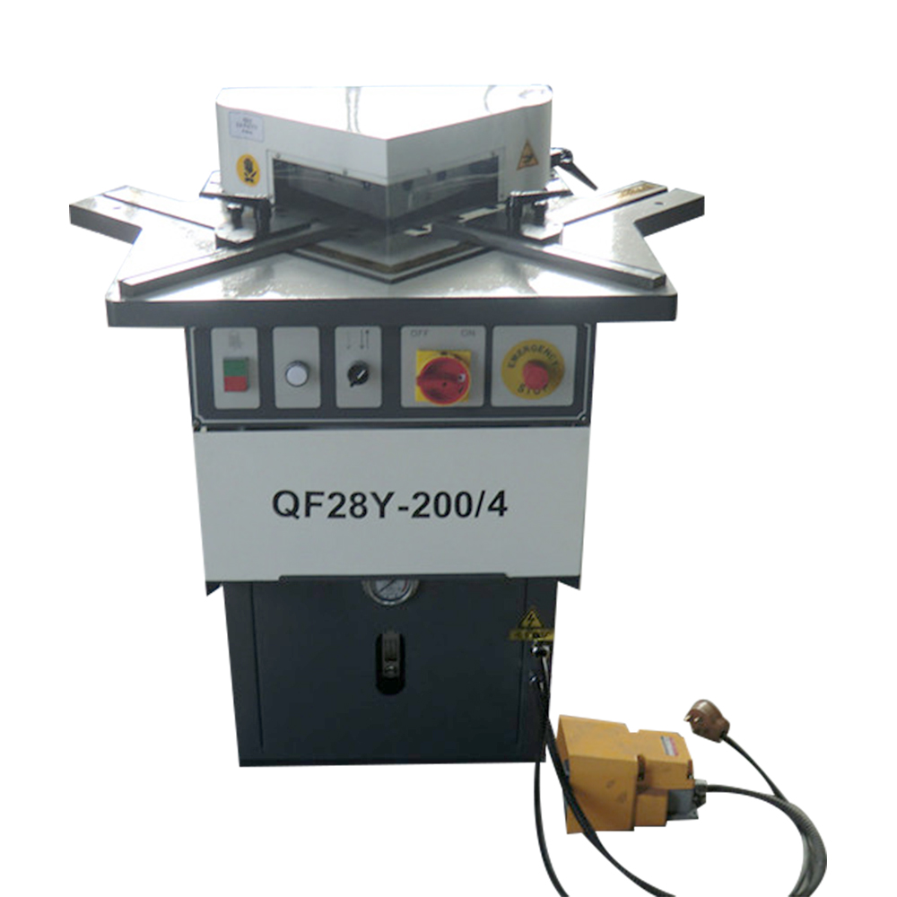 6mm Metal Sheet Hydraulic Corner Notching Machinery Cutting Adjustable
