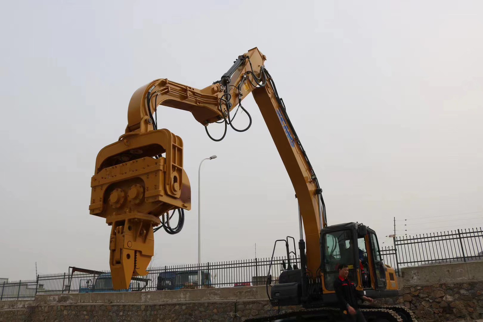 25 Ton Excavator Vibro Machine For Sheet Pile Hammer 2800rpm