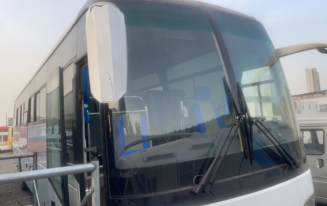 50 Seats Diesel Engine Used Youtong Bus Luxury Coach with Engine Capacity 8L