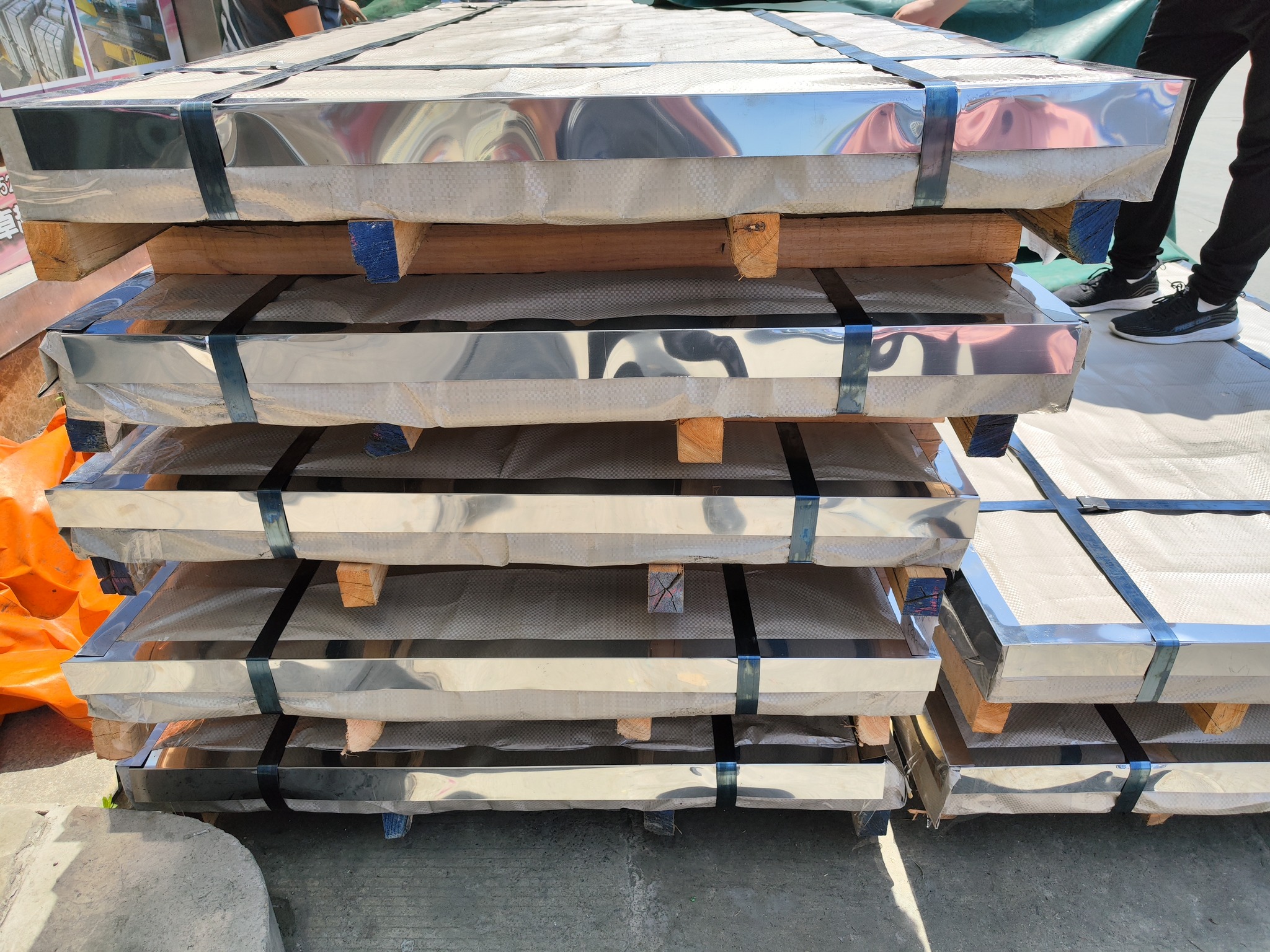 24mm 304L Ss Plate S30403 Hot Rolled Stainless Steel Sheet In Heat Exchanger Manufacturing