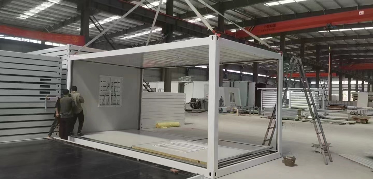 20ft or 40ft Eco-Friendly Container Made of Steel and Sandwich Panel for Clothing Store Restaurant Hotel