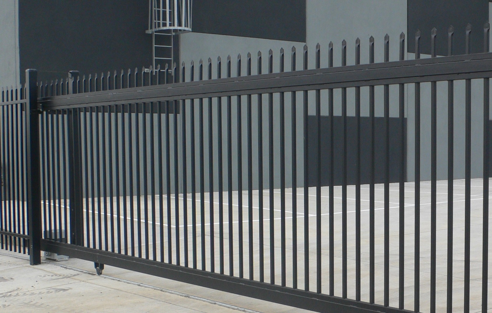 Steel Fence Mesh Price/Corrugated Steel Fence Sheet/Tubular Steel Fence