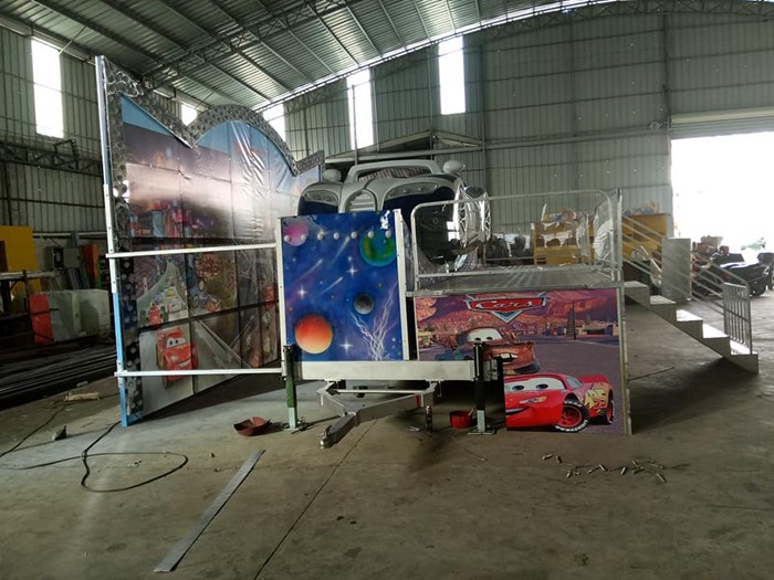 Colorful Painting Mini Flying Car Rides , FRP Material Amusement Park Rides Games