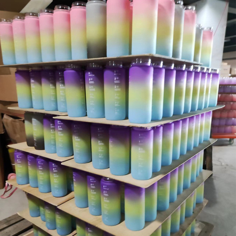 Fashionable Gradient Color Frosted Plastic Sports Water Bottle 750ml Cycling Water Bottles Custom Keep Yourself Hydrated Lightweight Durable