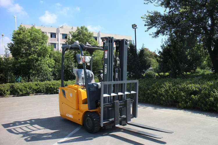 1.8 ton Mini Battery Hand Operated Electric Forklift With LED Working Light