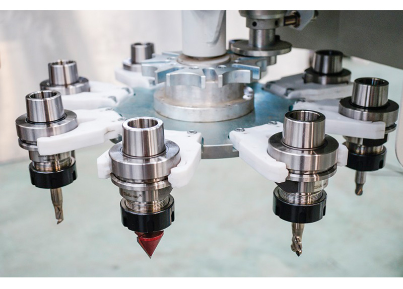 F8 MINI FIVE-AXIS MACHINING CENTER