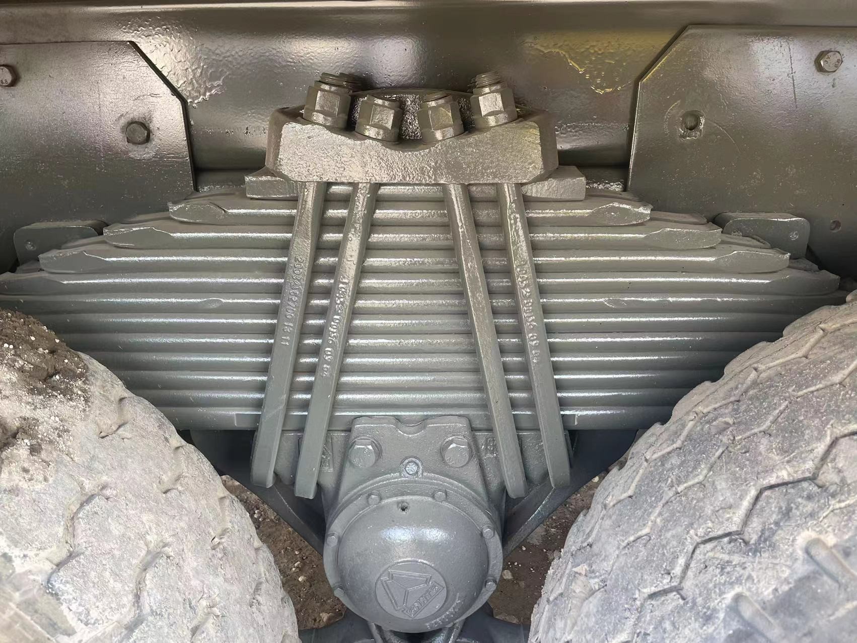 Powerful Diesel Engine Heavy Duty Tipper 8x4 for Heavy Load Transportation 18-23 Cubic Yards