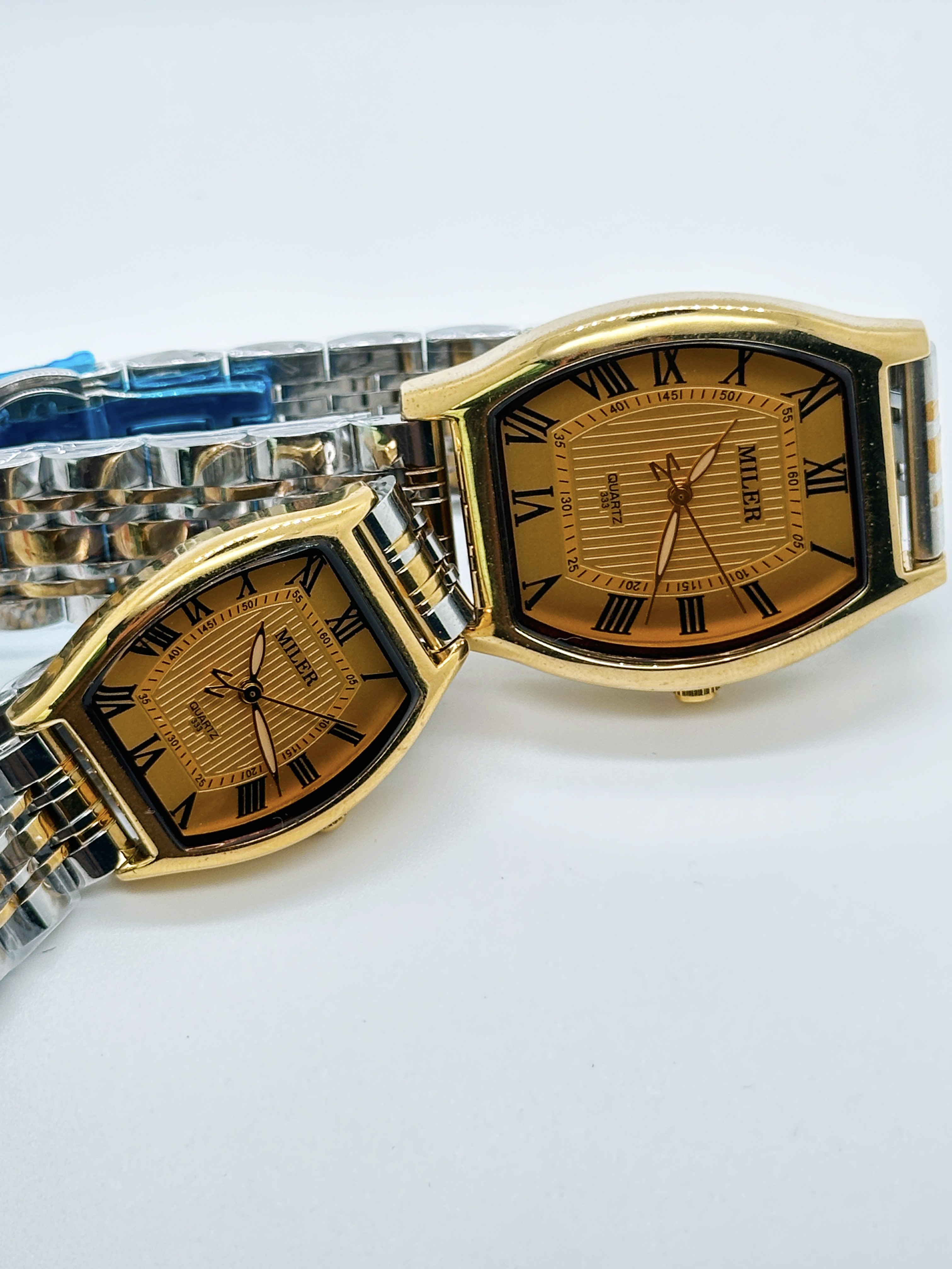 Fashion Minimalist Quartz Wrist Watch For Men And Women 30m Water Resistance