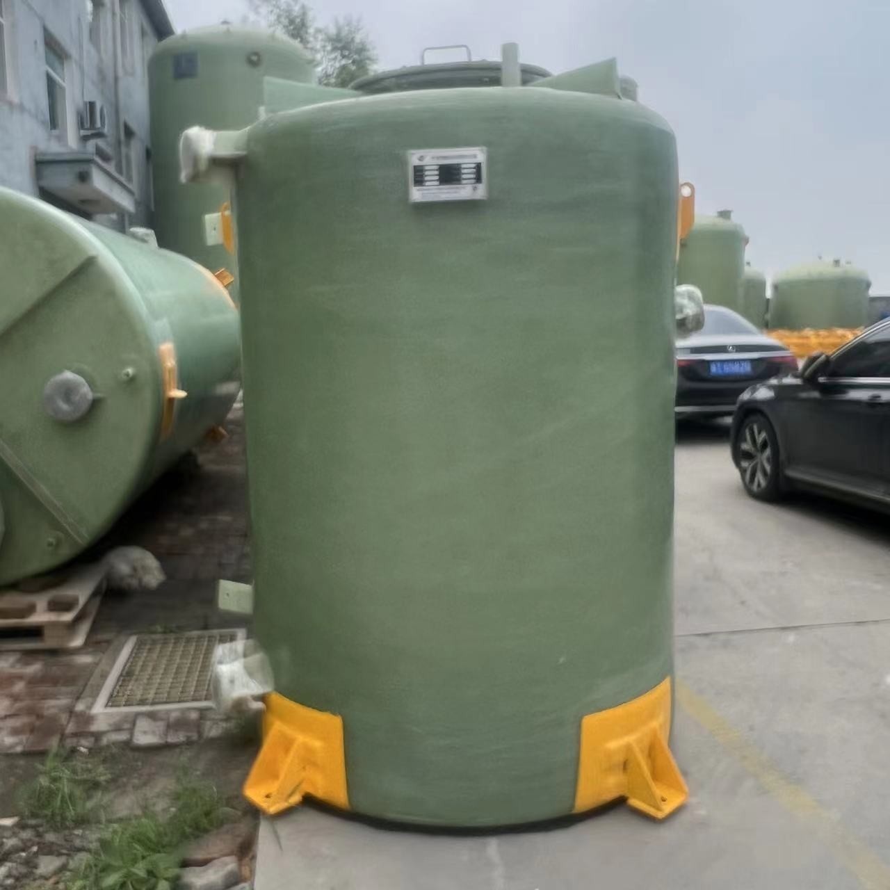Water Oil Acid Alkali FRP Cylindrical Tank Vertical OEM 1400mm 5CBM
