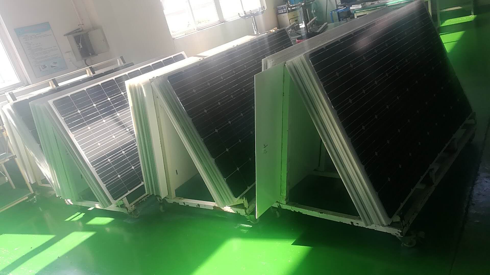 Anti Aging Monocrystalline Silicon Solar Panels IP67 Rated With Junction Box