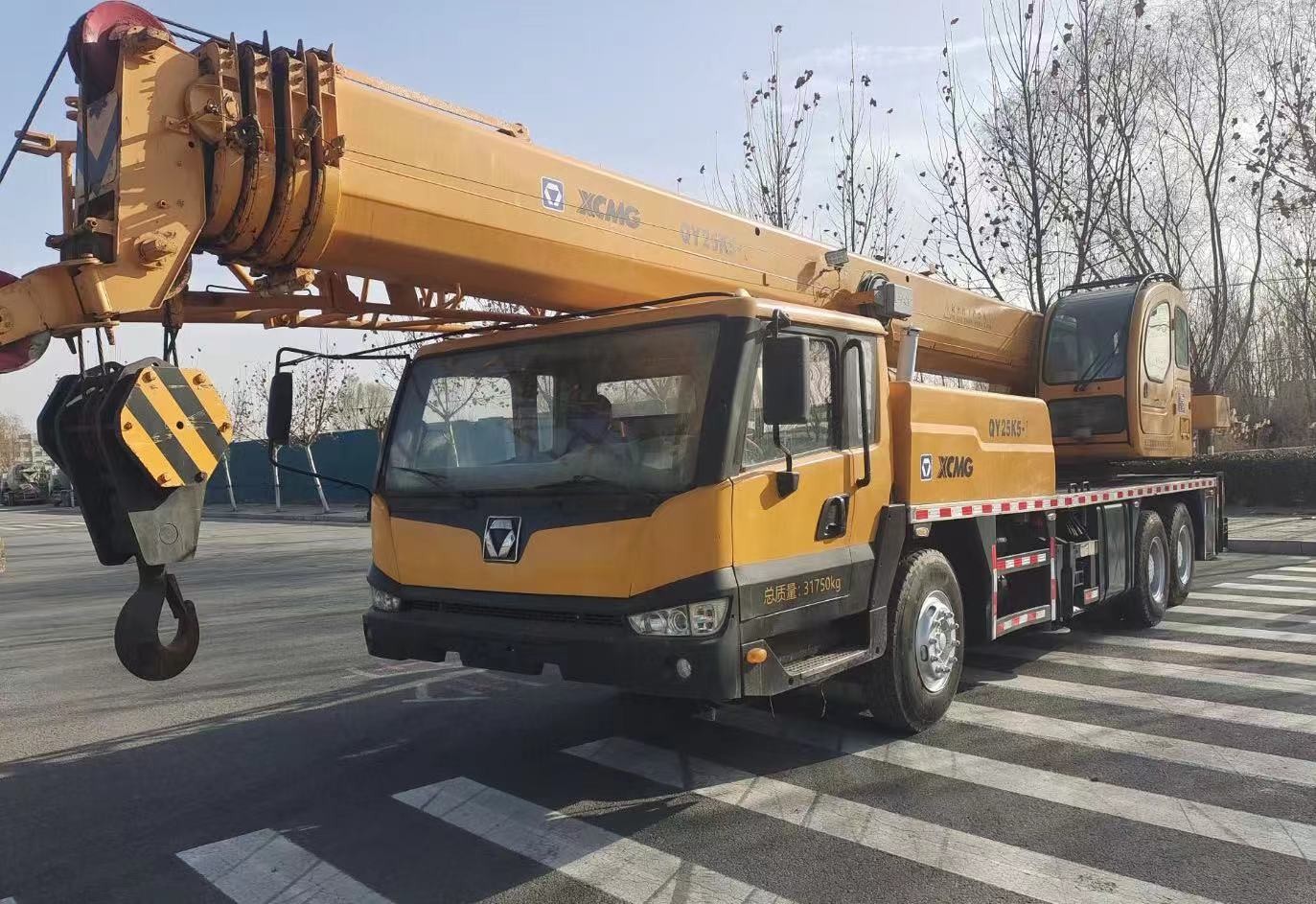 Chinese famous brand XCMG 25 Ton 50 Ton 70 Ton 100 ton mobile truck crane for sale