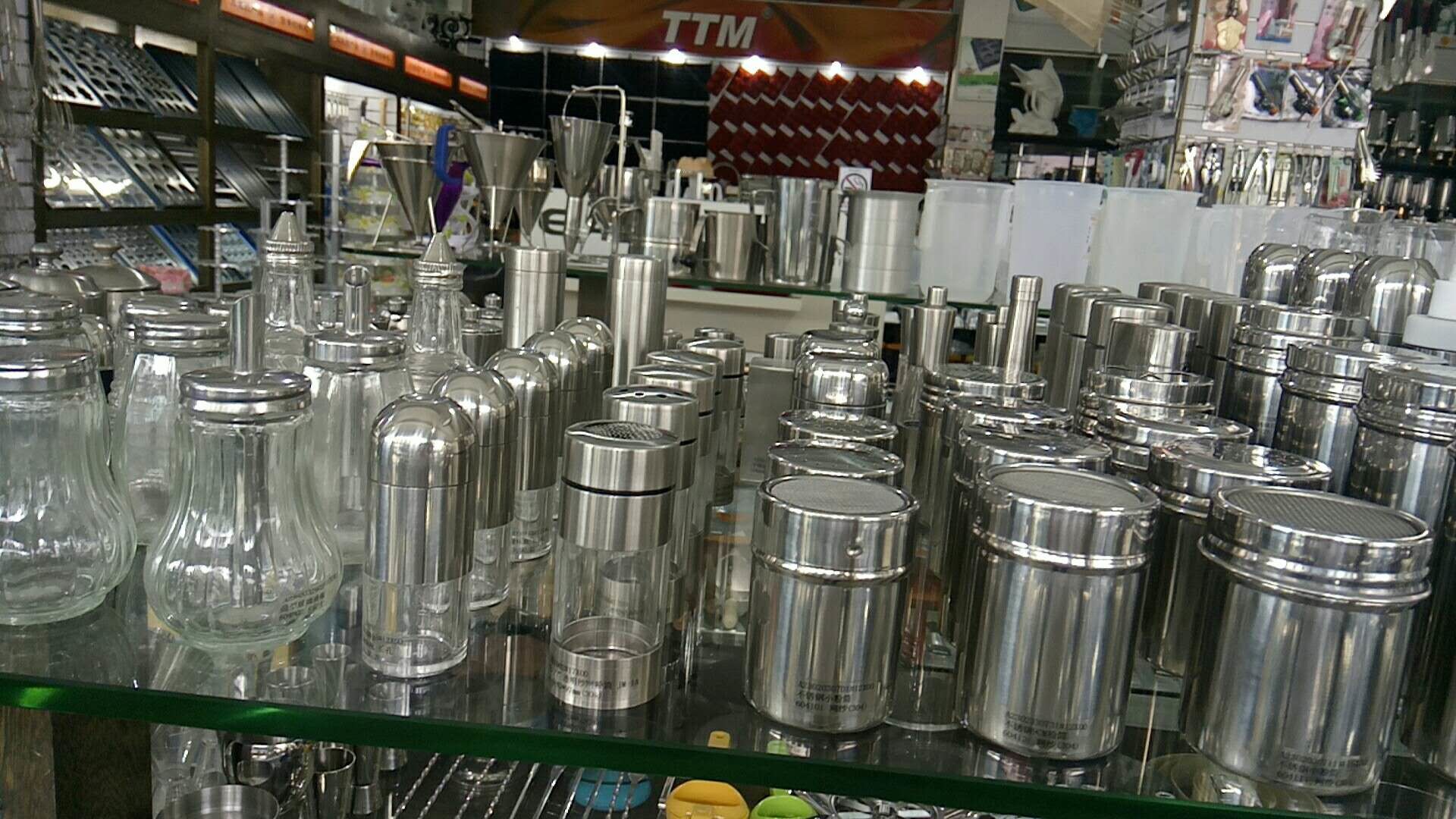 Salt and Pepper Shakers Soy Sauce and Oil Dispensers / High Transparent Glass Condiment Pots