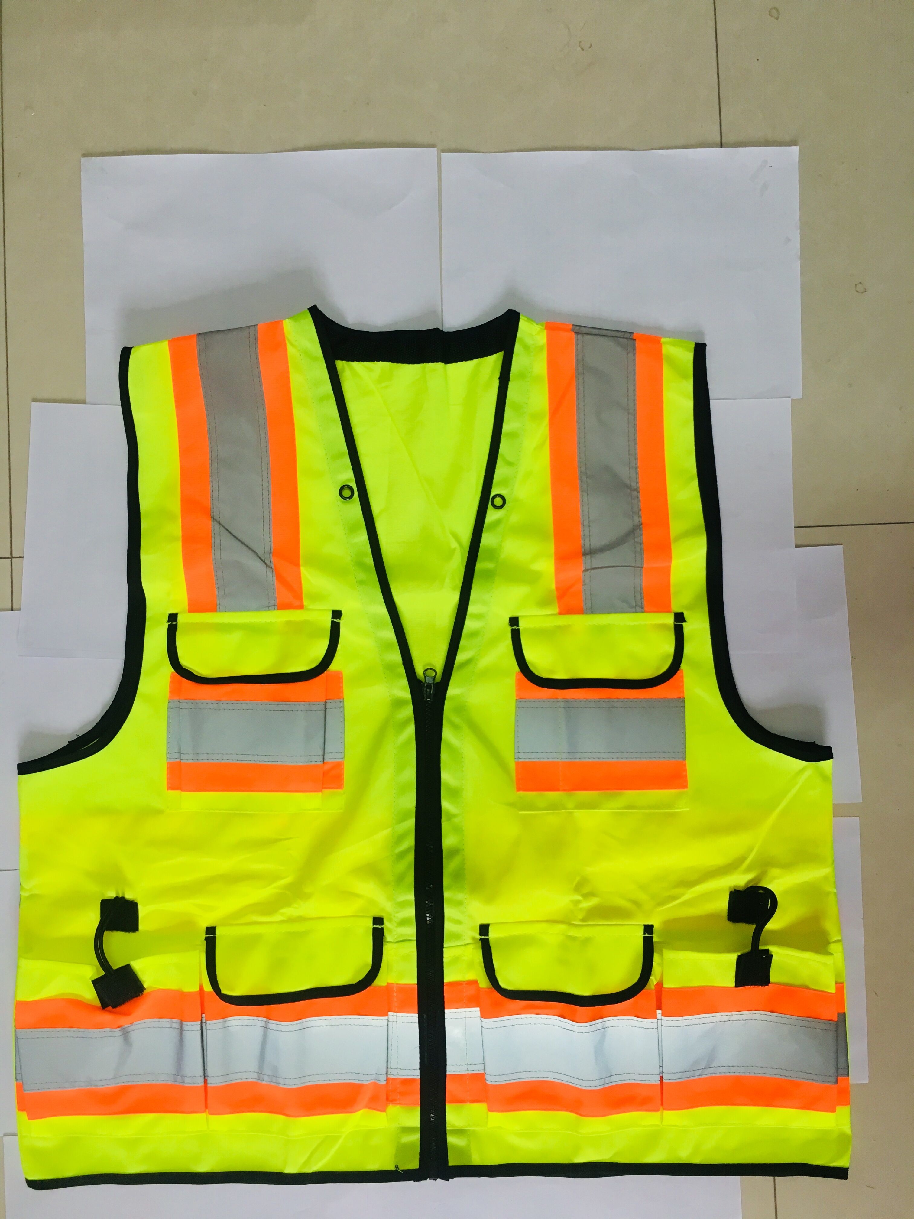 60 Grams Polyester Safety Vest High Visibility Vest With 2 Pockets