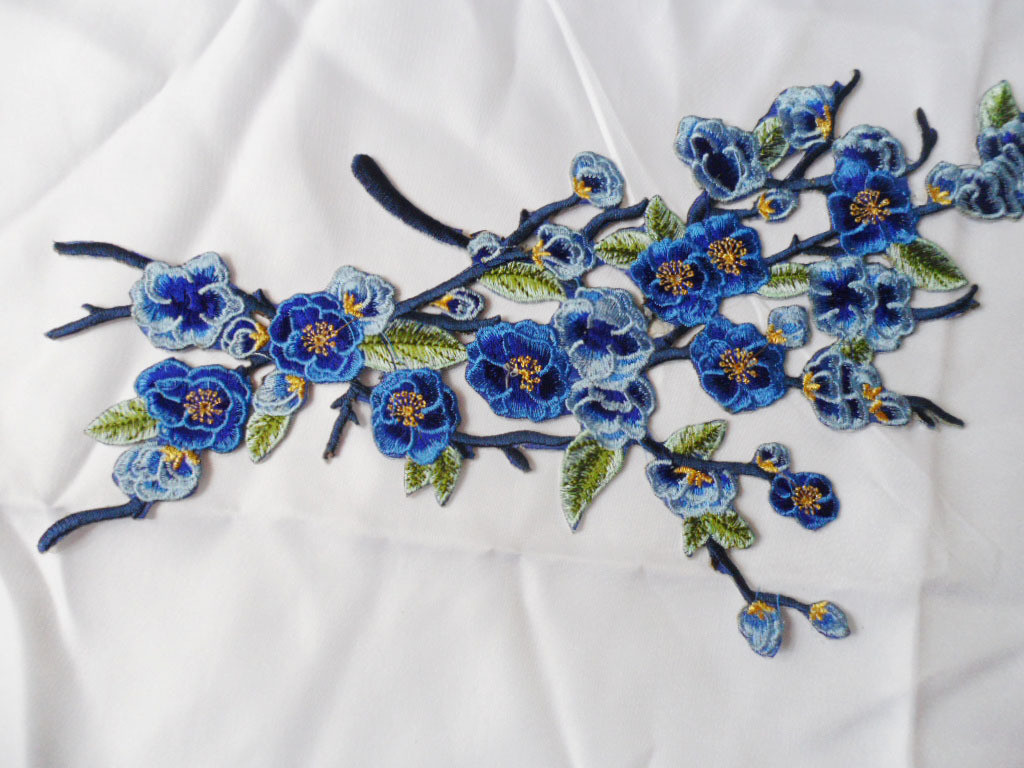 Hot Fix Motif Wintersweet Embroidery Lace Flower