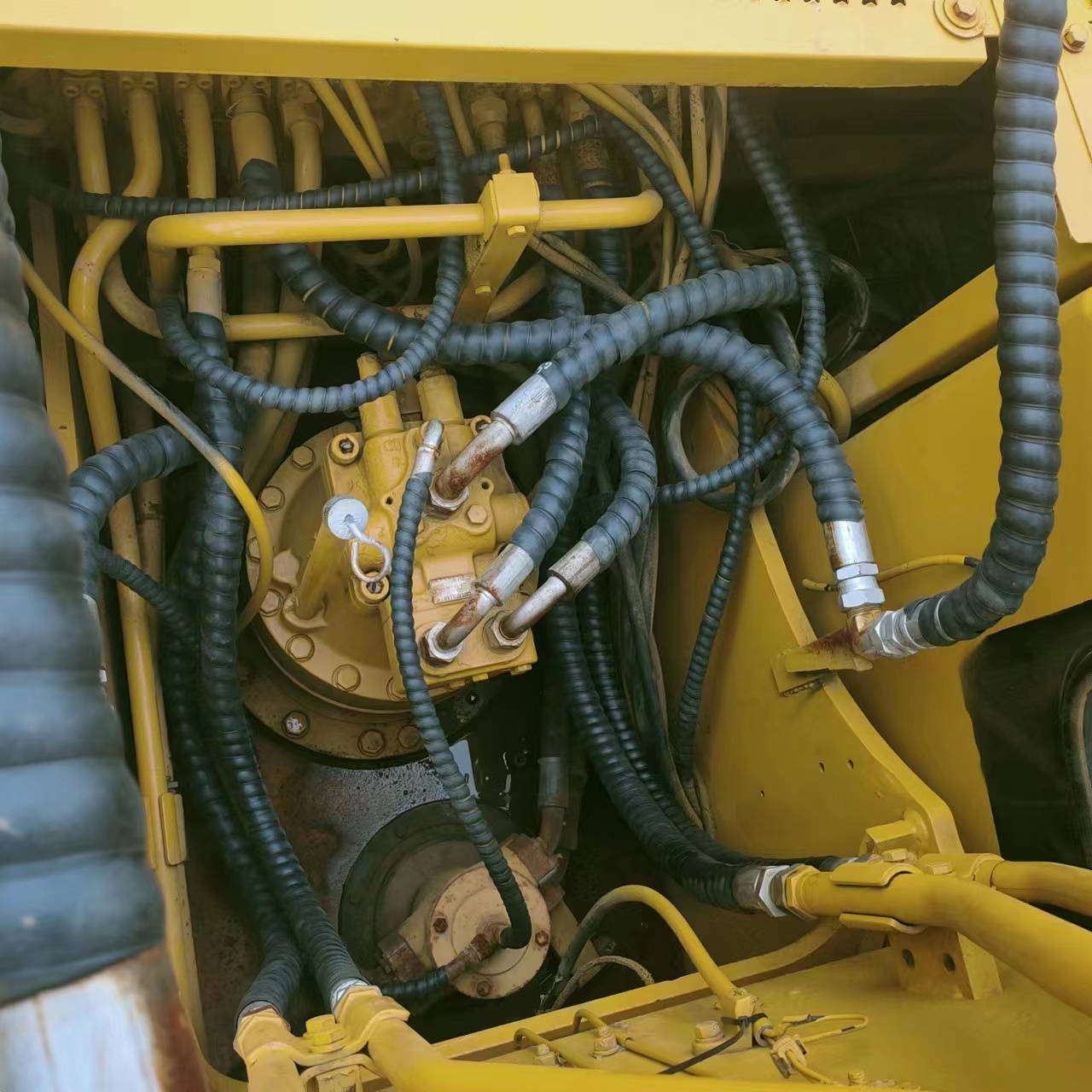 Used Cat 325B Excavator With Original Hydraulic Cylinder And 28600kg Weight