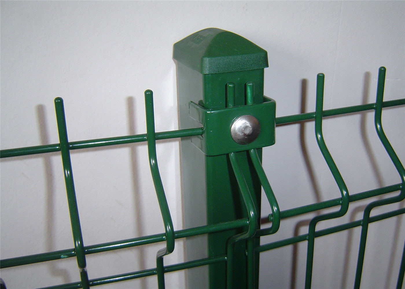 50 X 200 MM PVC Coated V Type Welded Wire Mesh Fence for Security and Gardening