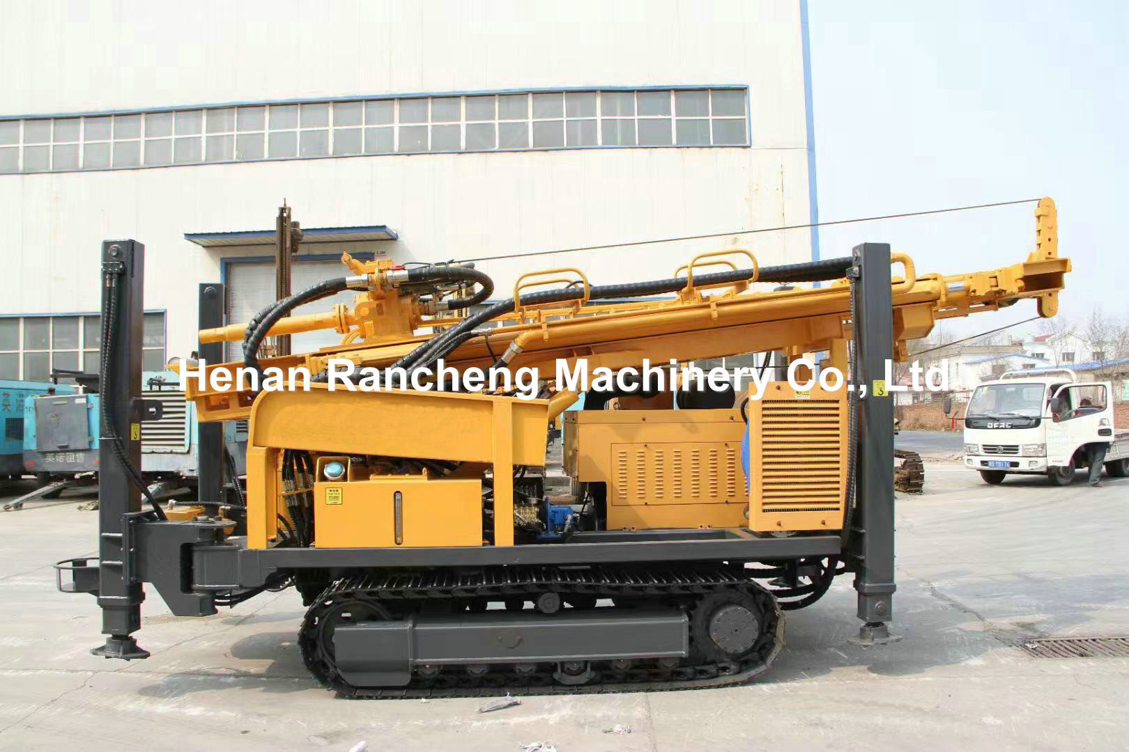 Stable 1000m Depth Water Well Drilling Machine 194KW Engine 140mm - 500mm Dia