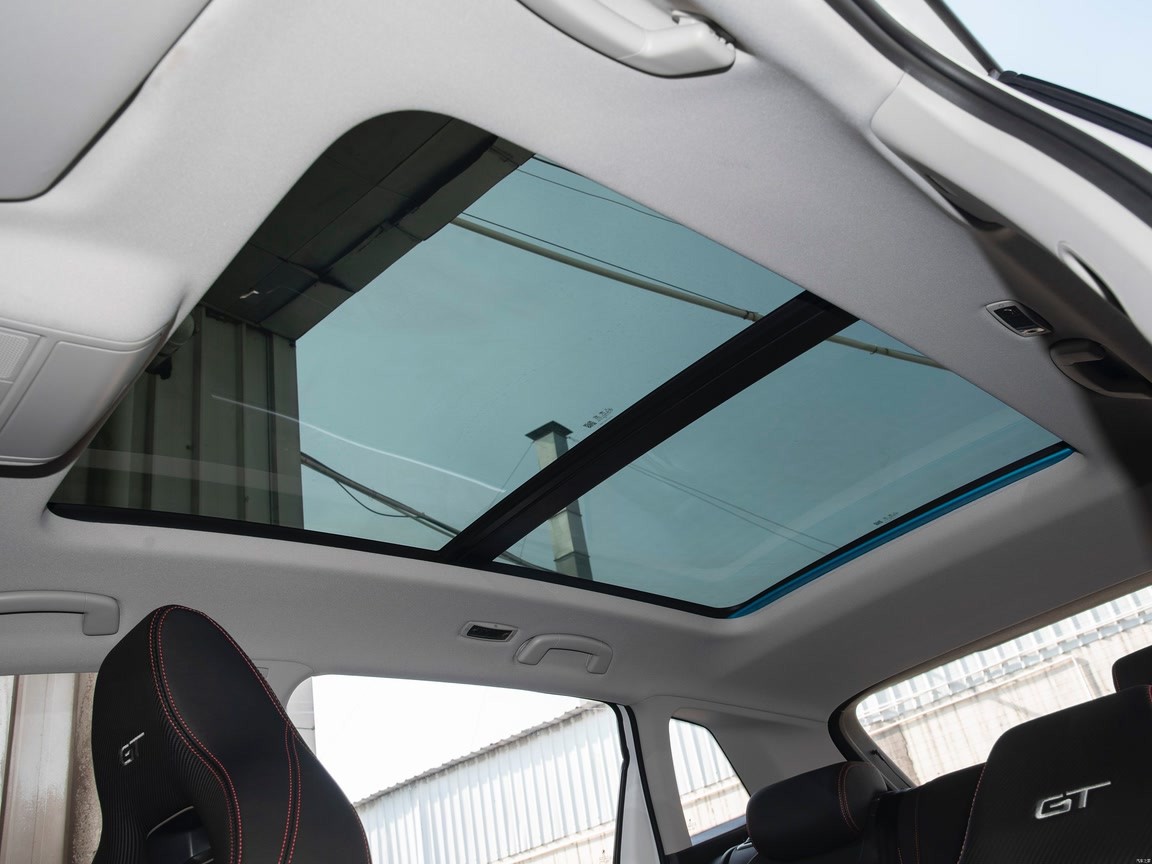 Komic GT 1.5L Edition Premium Version gasoline car Small SUV 109 hp L4 Openable panoramic sunroof
