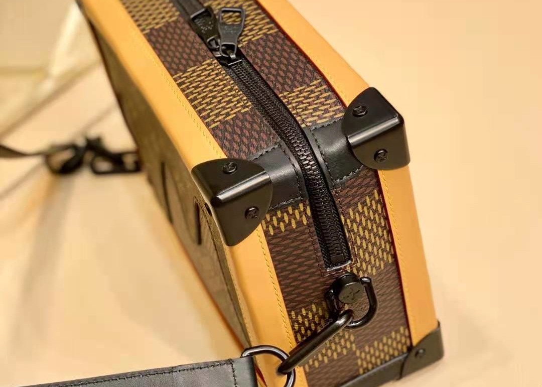 Unisex Soft Trunk Bag , Duck Pendant Box Crossbody Bag With Lock