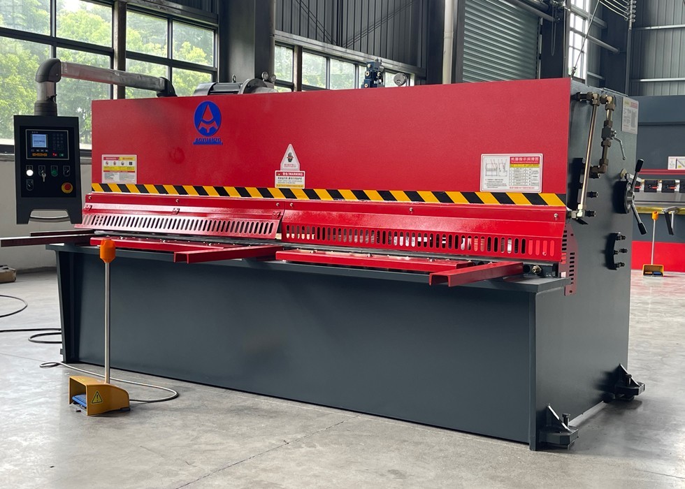 QC11K-4*3200 4mm Thickness E21 Controller Swing Beam Hydraulic Metal Sheet Cutting Machine