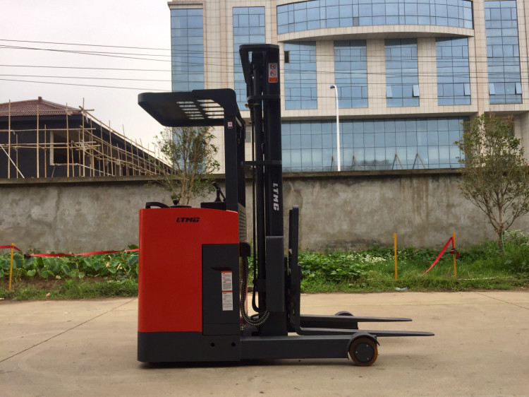 Narrow Aisle Articulated Electric Lift Truck 2 Ton With 7m Lifting Height