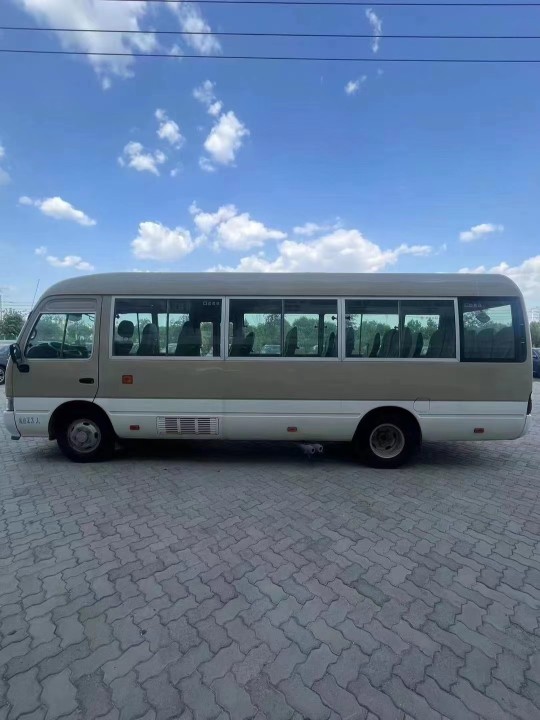 Design Tourist Luxury Bus Euro 3 Emission Standard 30 Seaters Diesel Coaster Bus
