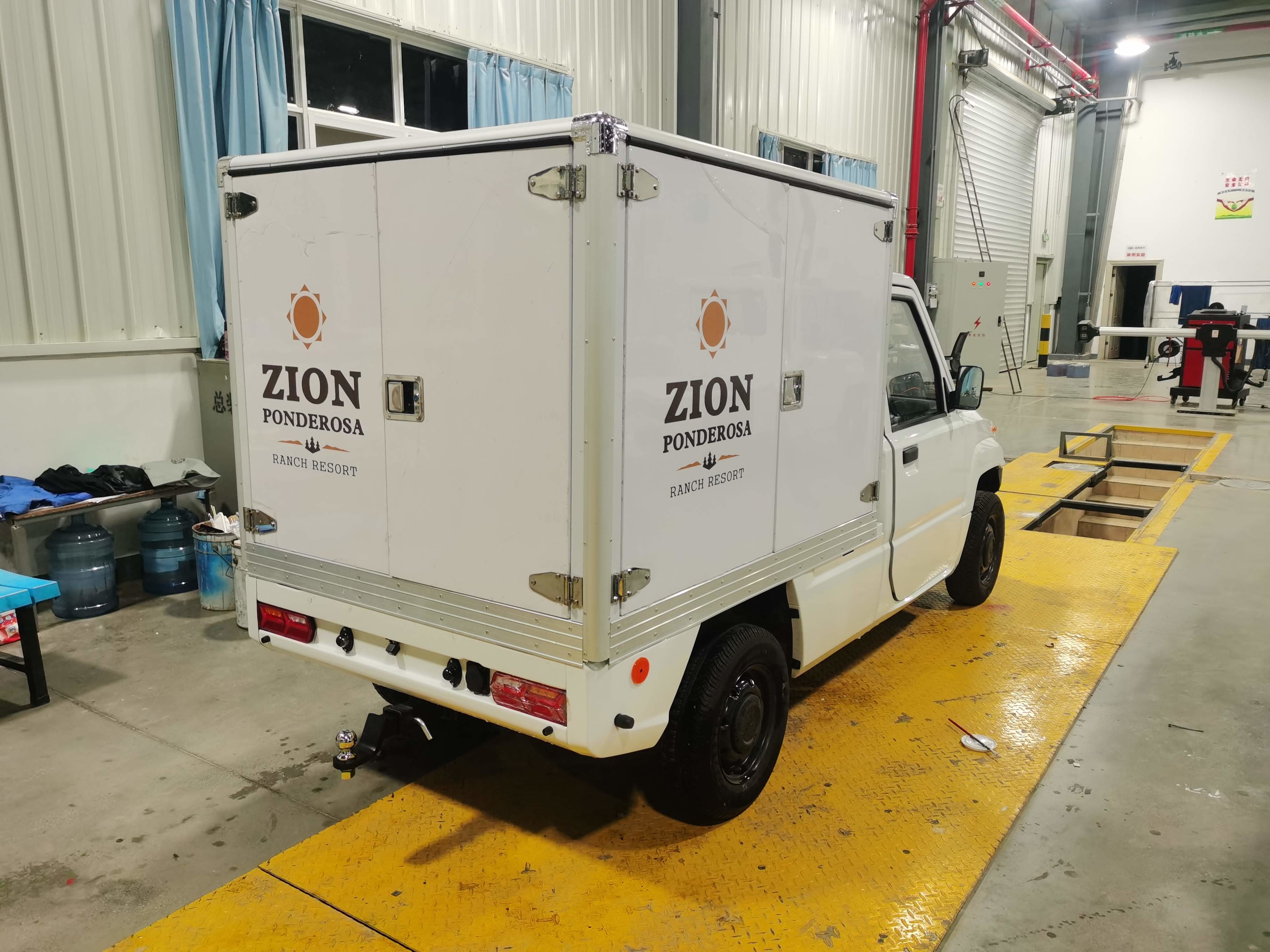 Electric Truck Pickup Cargo Vehicle Closed Cargo Box Lead Acid Batteries Mission Pickup