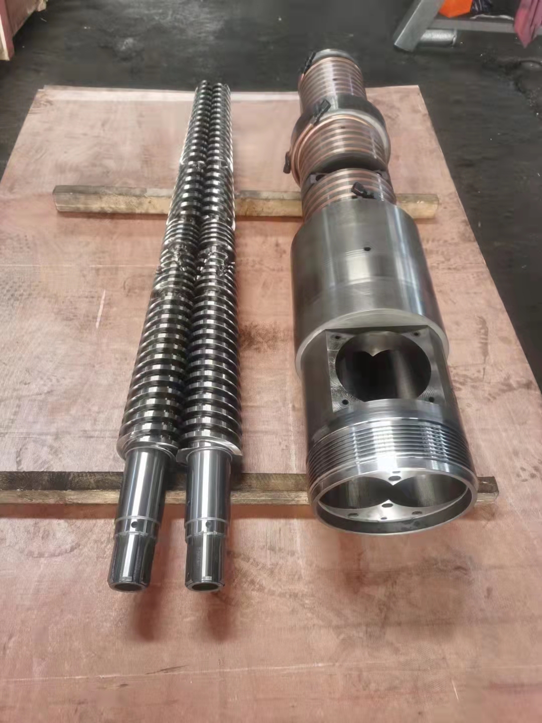 Bimetallic Screw And Barrel For Plastic Extruder Machines