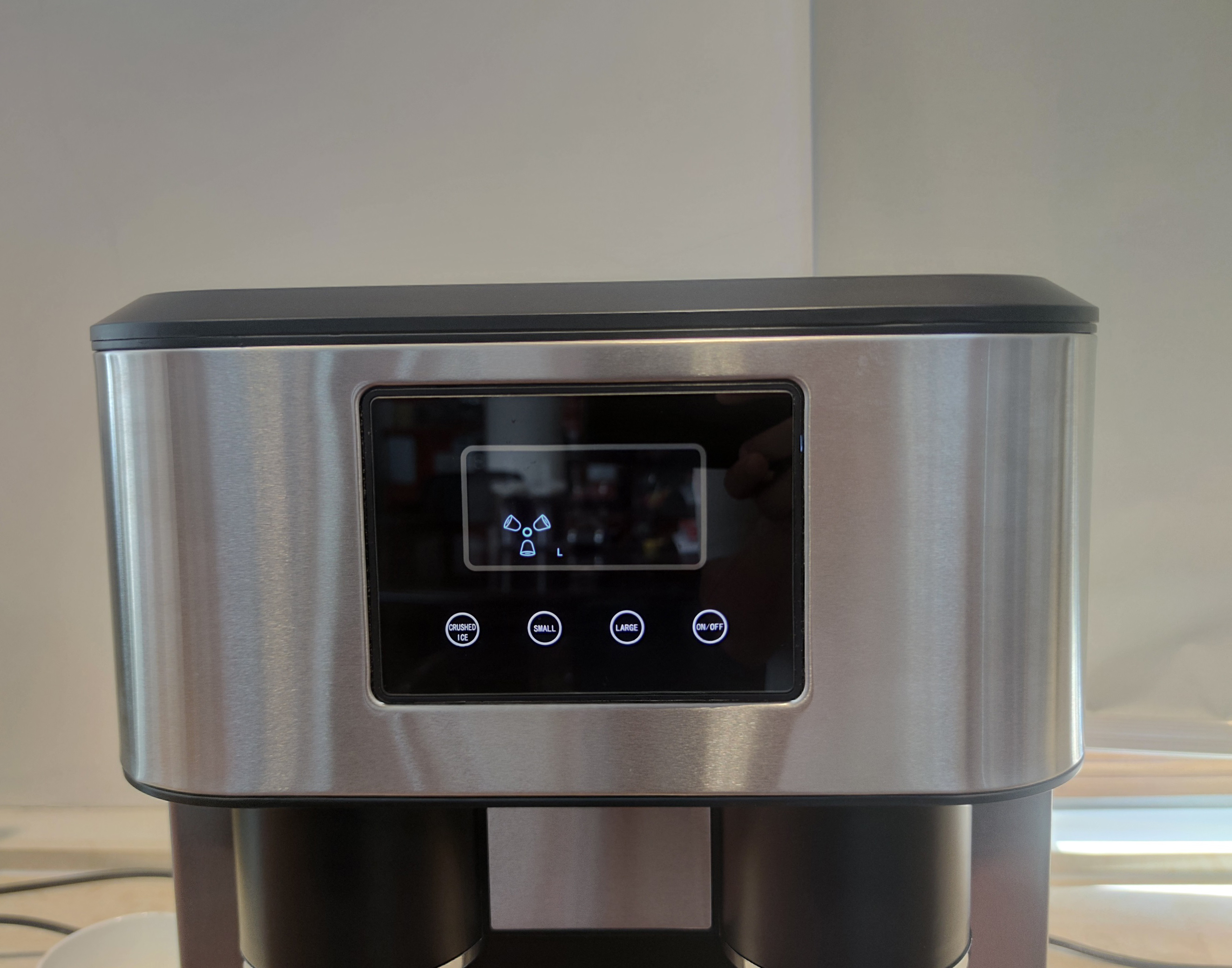 18kg Automatic Mini Countertop Ice Maker with Low Noise Level and 2.0L Water Tank Capacit