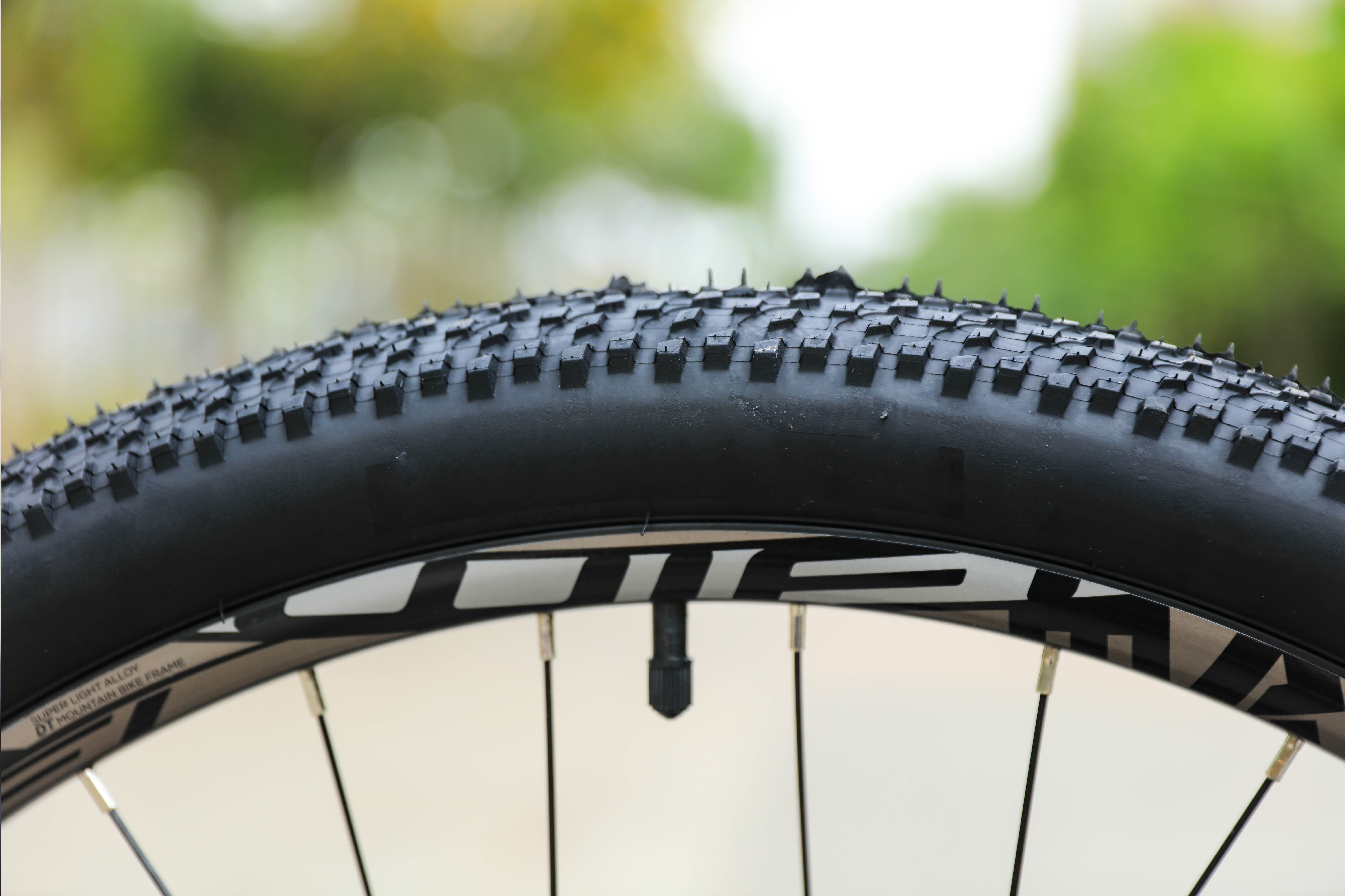 1.33m Length Carbon Mountain Bike Frame Strong and Durable for 150KG Load Capacity